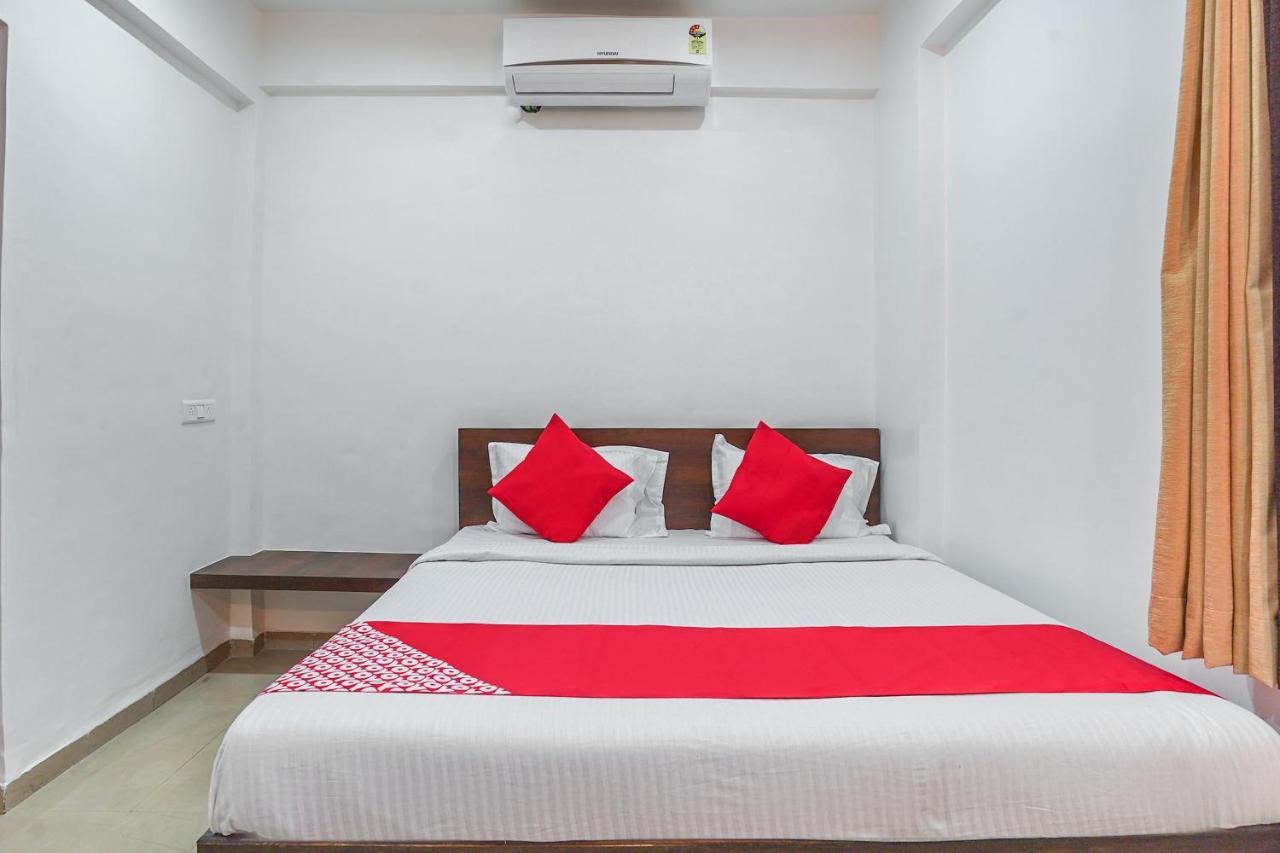Oyo Flagship 70264 Hotel Vrindavan Mangvadi Экстерьер фото