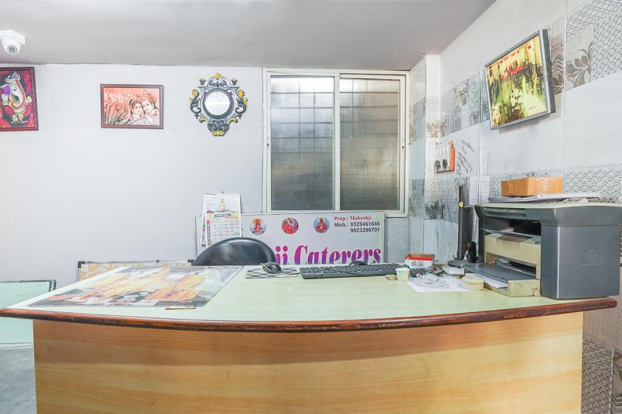 Oyo Flagship 70264 Hotel Vrindavan Mangvadi Экстерьер фото