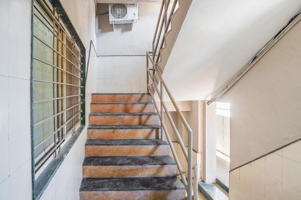 Oyo Flagship 70264 Hotel Vrindavan Mangvadi Экстерьер фото