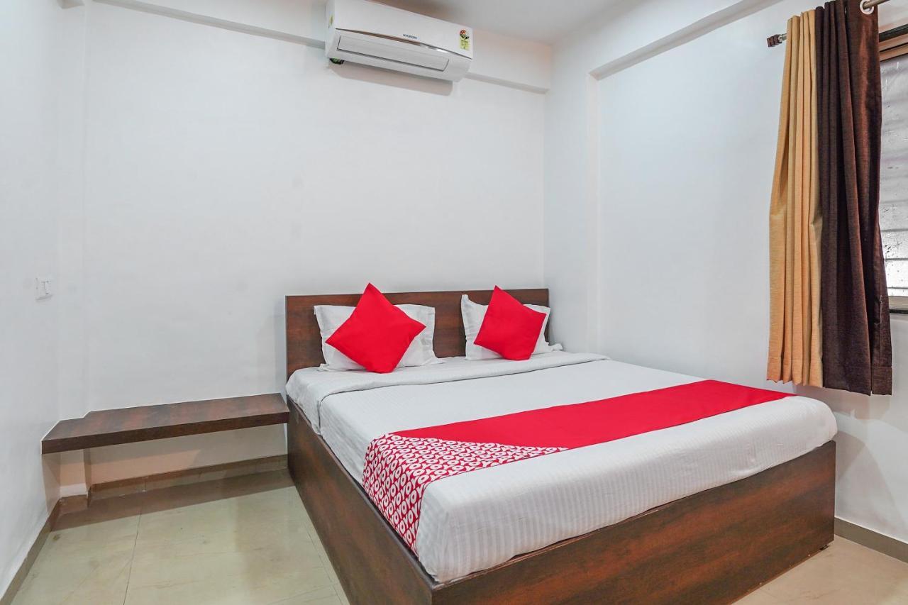 Oyo Flagship 70264 Hotel Vrindavan Mangvadi Экстерьер фото